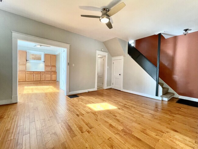 Building Photo - 2407 Bellevue Ave