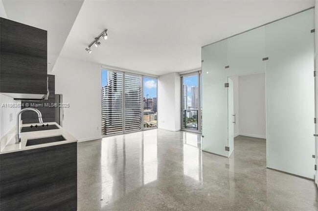Foto del edificio - 151 SE 1st St