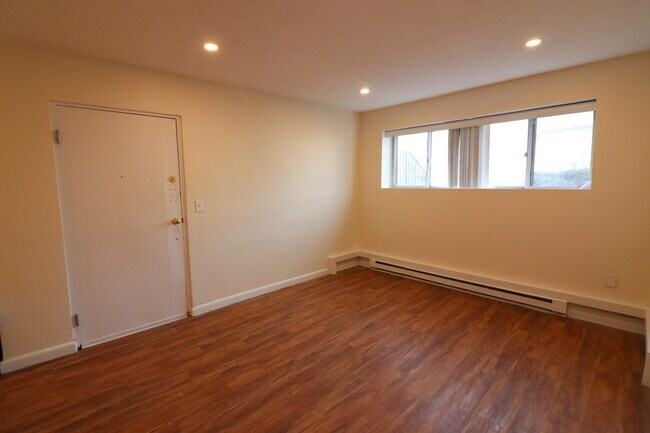 Building Photo - 256 Parker Hill Ave