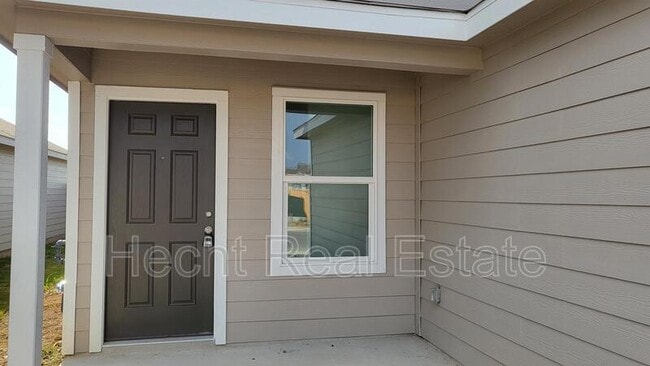 Building Photo - 9137 Navarro Vis