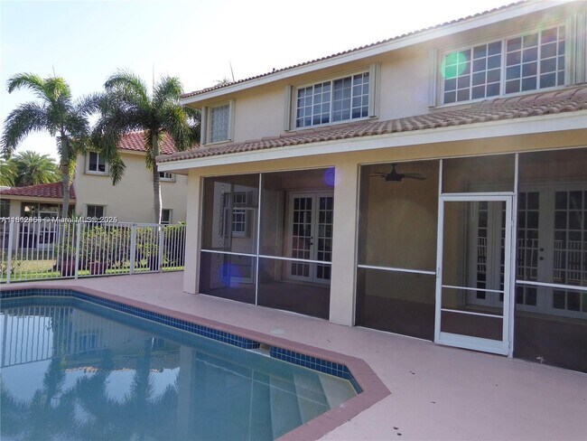 Foto del edificio - 991 Crestview Cir