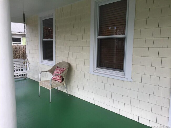 Foto del edificio - 12 Maplewood Ave