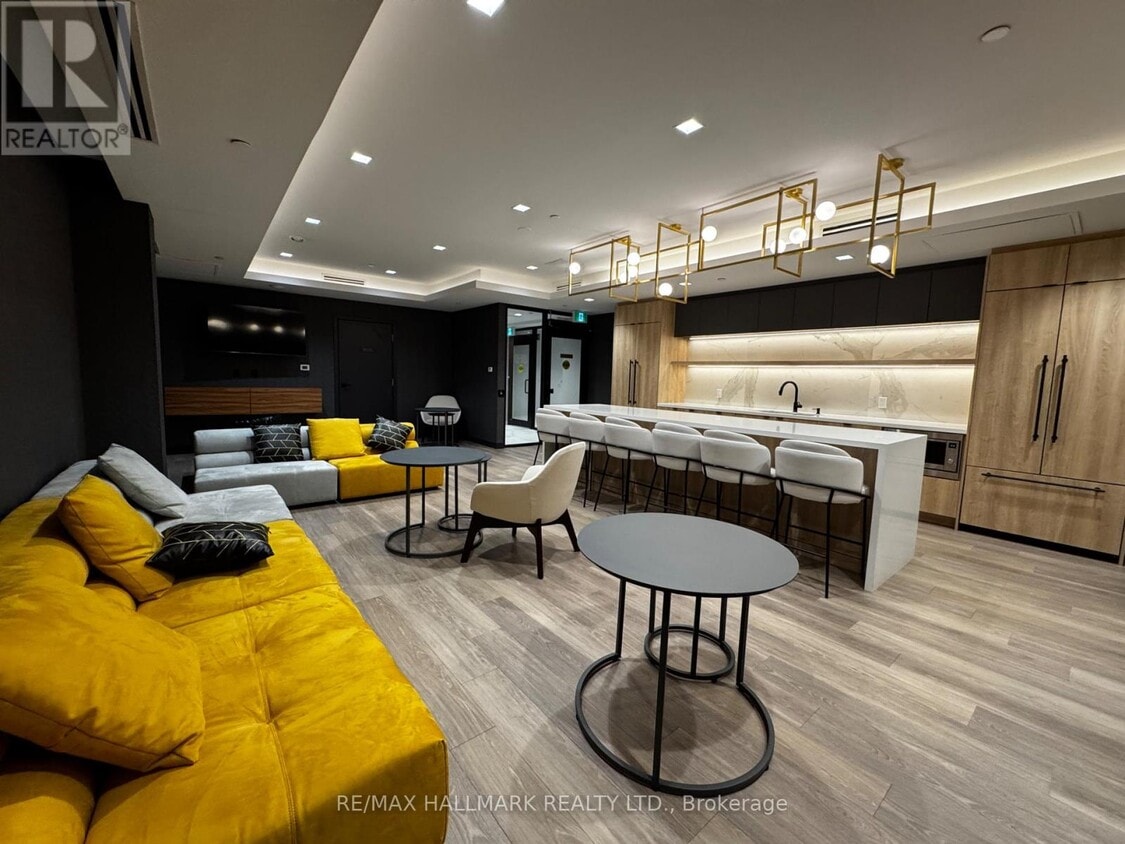 Primary Photo - 1010 Dundas St E