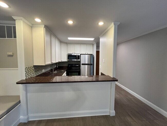 Foto del edificio - 1811 Four Lakes Ave