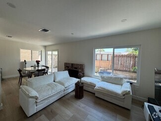 Building Photo - 3221 Vineland Ave
