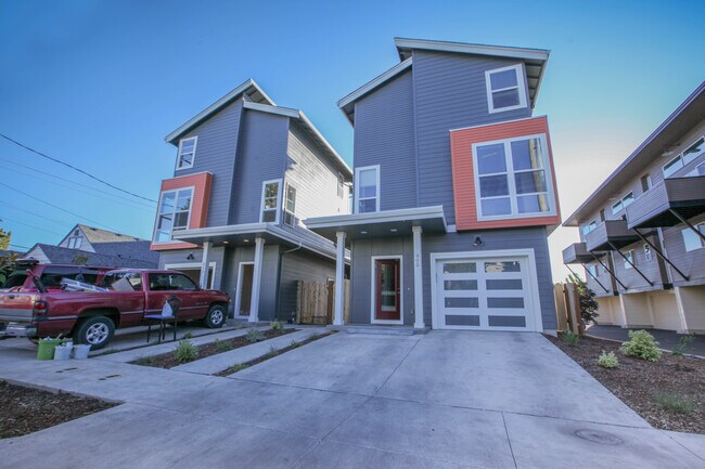 Building Photo - 910 Grove SW St