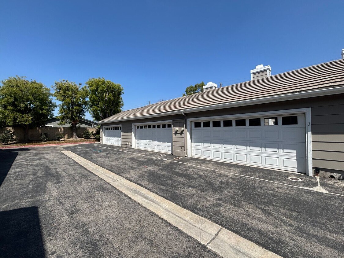 Building Photo - COMING SOON! Beautiful 2-Bedroom Townhome in Simi Valley!