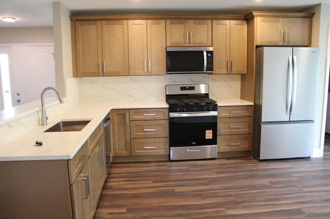 Building Photo - 520 Carriage Ct