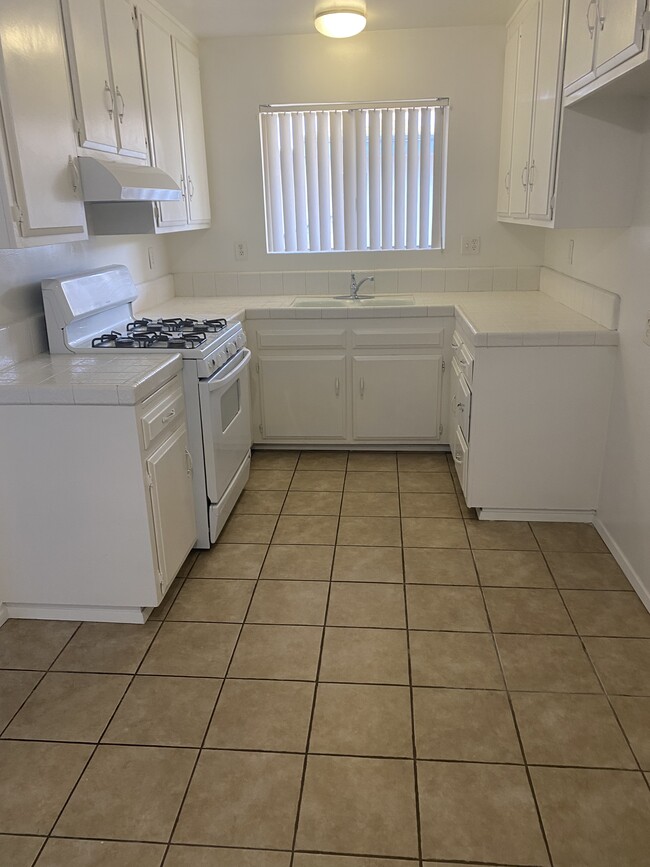 Kitchen - 21902 Verne Ave