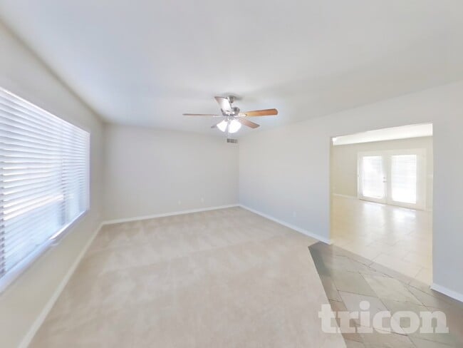 Building Photo - 1113 W Runion Dr