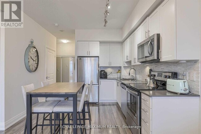 Photo du bâtiment - 3700 Hwy 7