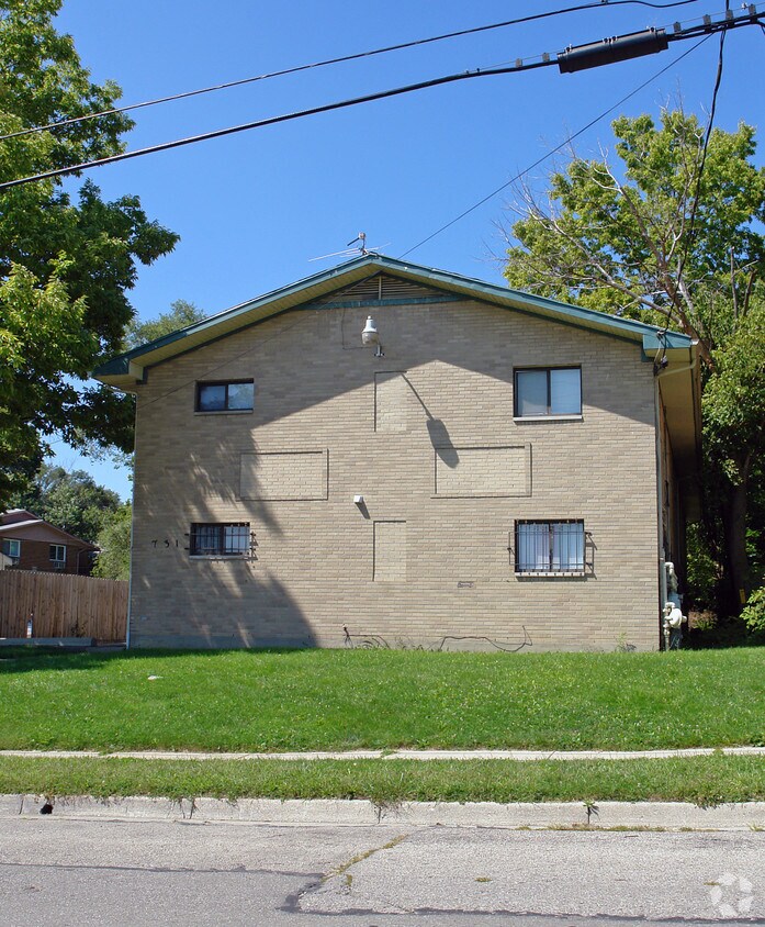 Foto del edificio - 1731 Mcarthur Ave