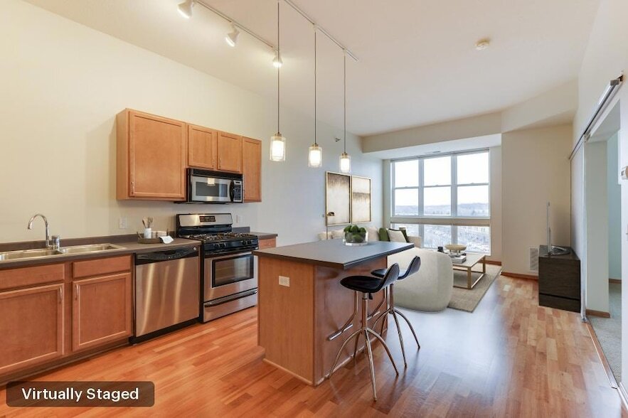 Foto principal - 2650 University Ave W