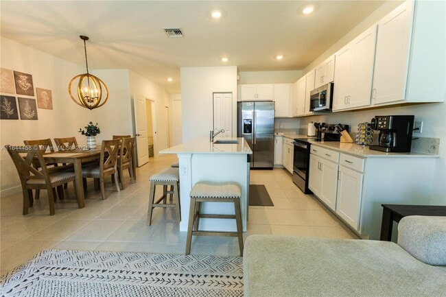 Foto del edificio - 846 SE grovebush Ln