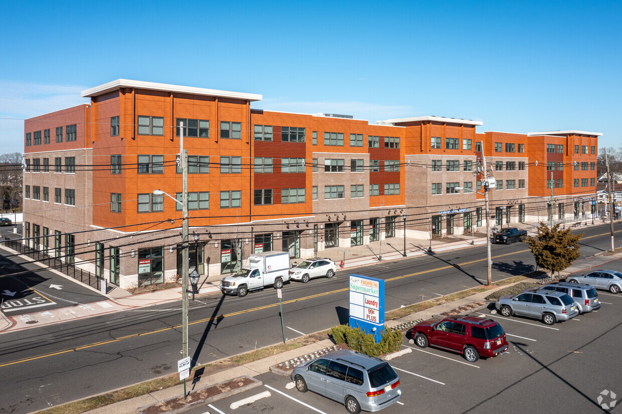 Primary Photo - Hamilton Commons