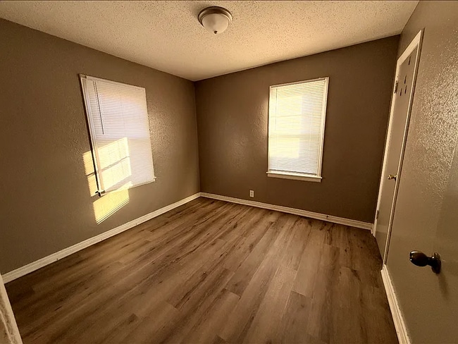 Building Photo - 2332 N Poplar St