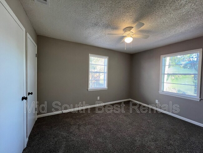 Building Photo - 210 Holland Ave