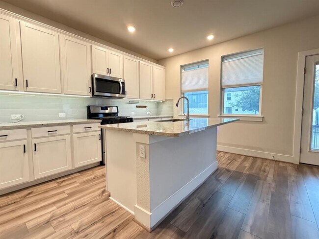 Foto del edificio - 7417 Acela Trl