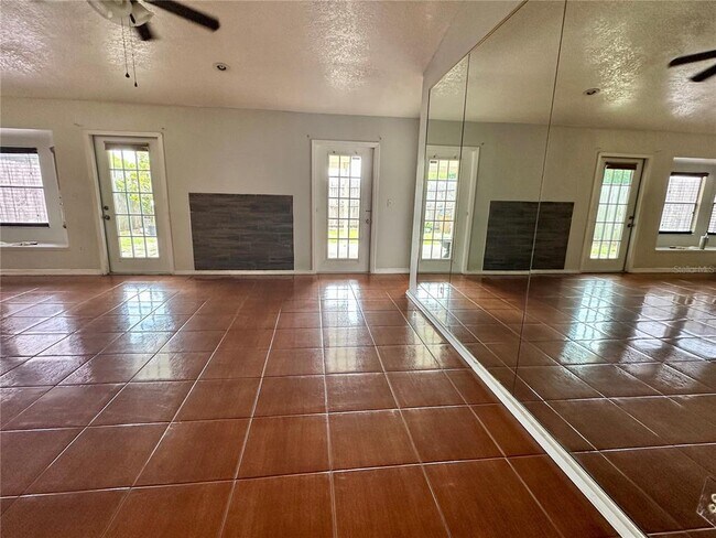 Foto del edificio - 1230 Rustic Dr