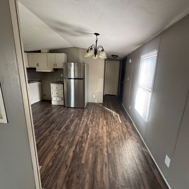 Foto del edificio - 2021 N Battlebell Rd