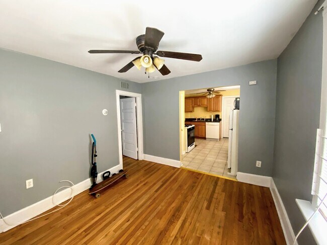 Foto del edificio - 3709 N Bosworth Ave