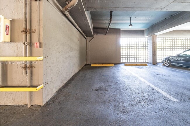 Building Photo - 2600 Collins Ave