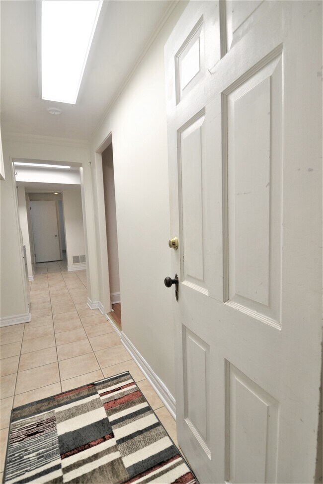 Building Photo - 456 Holland Av