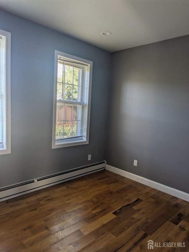 Foto del edificio - 300 Cedar St