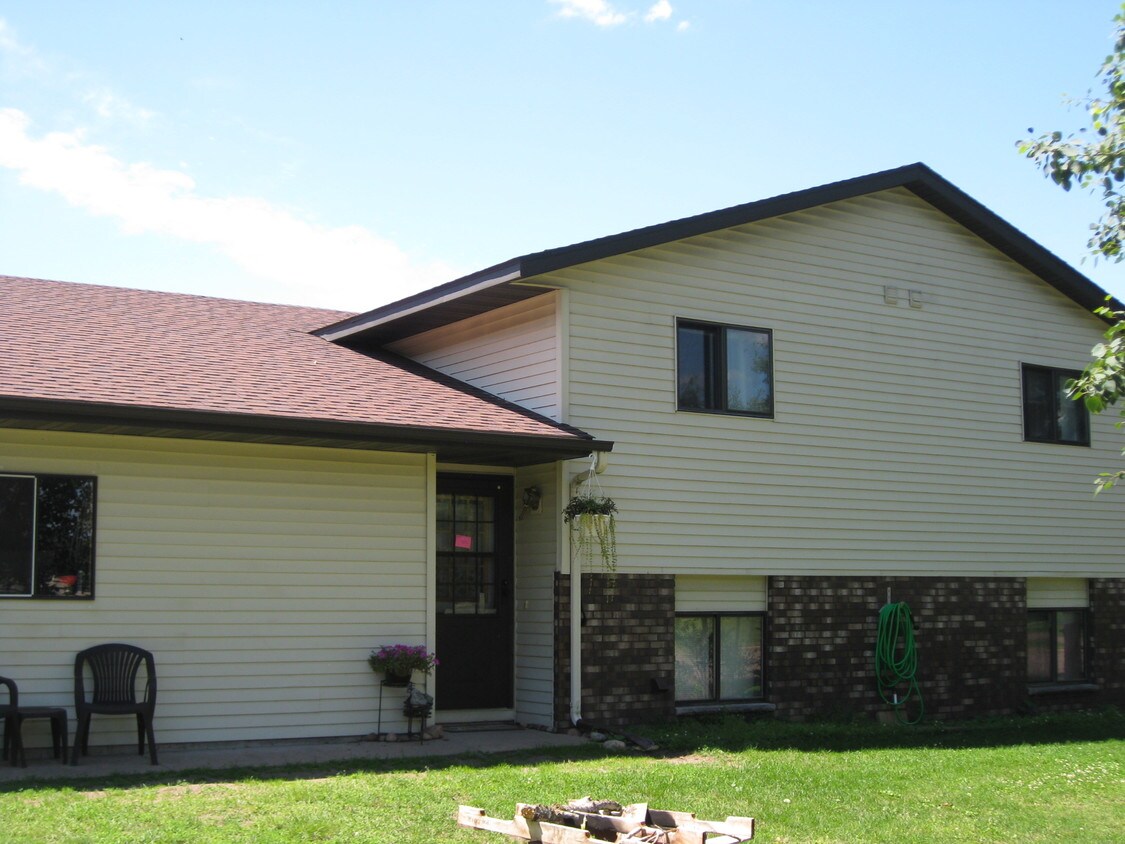 890 Pumphouse Rd, Chippewa Falls, WI 54729 Townhome Rentals in