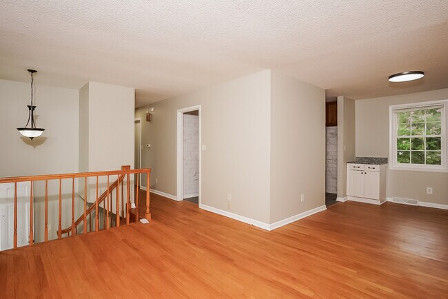 Foto del edificio - 7704 Logan Dr SW