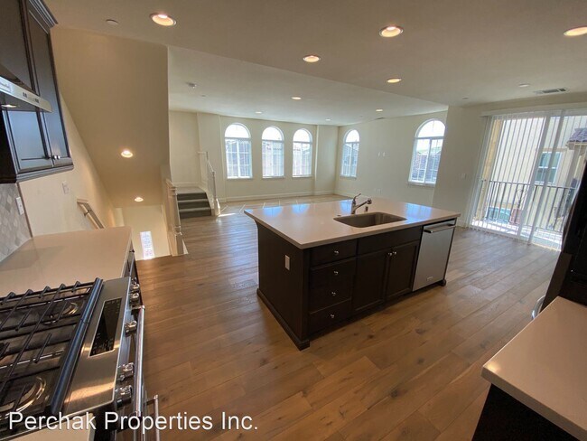 Building Photo - 3 br, 4 bath House - 3015 Blackberry Ave