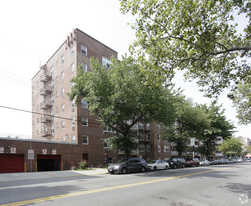 Building Photo - Lawrence Towers