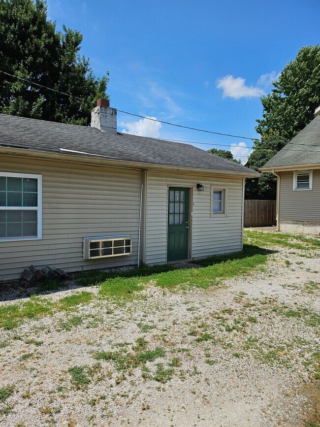 Building Photo - 1505 Lincoln Ave