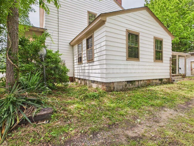Building Photo - 709 High St