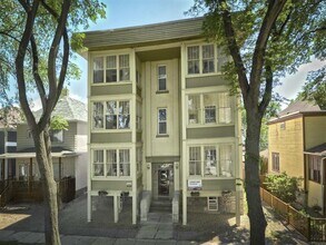 Building Photo - 526 Walker Ave