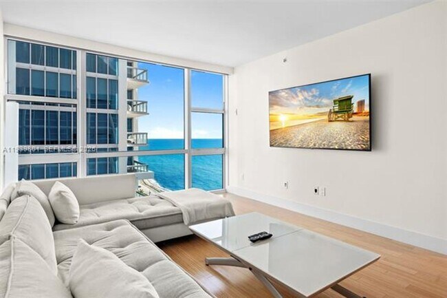 Foto del edificio - 6801 Collins Ave