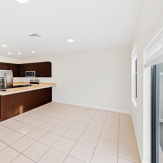 Foto del edificio - 10606 West 33rd Ct