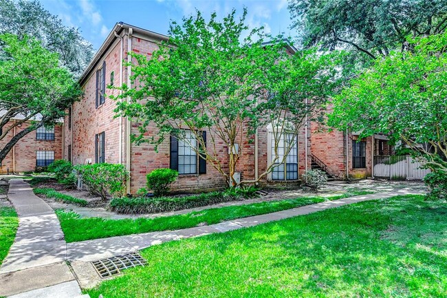 Foto del edificio - 2255 Braeswood Park Dr