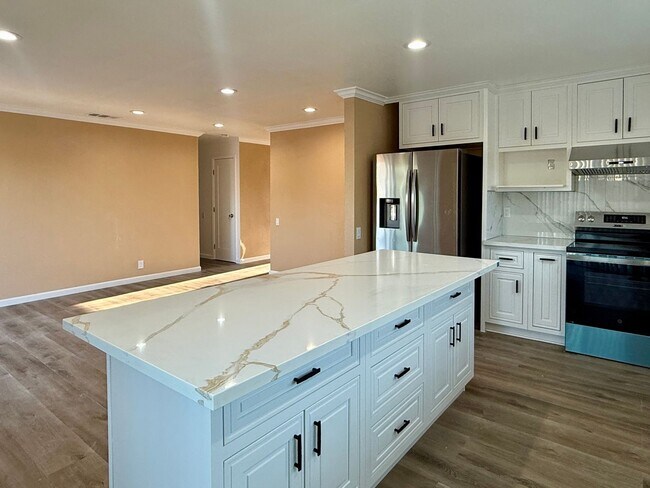 Foto del edificio - Updated 4 Bedroom 2 Bath Single Family Home in San Jose