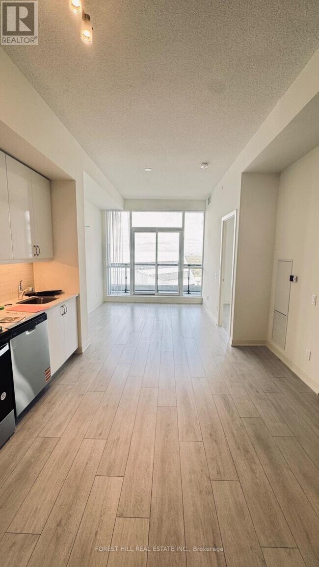 Photo du bâtiment - 4955 Yonge St