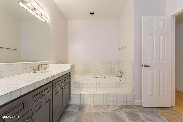 Building Photo - 4338 Redwood Ave