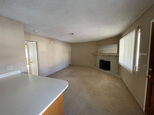 Foto del edificio - 1st floor condo - Near parks & Summerlin pkwy