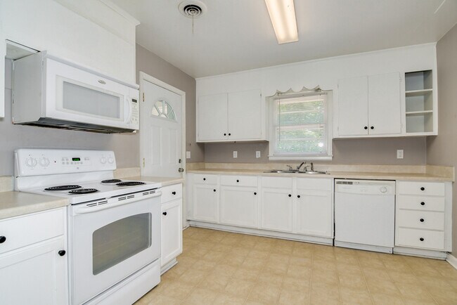 Building Photo - 1726 Davidson Dr