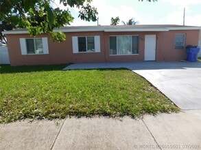 Building Photo - 1511 SW 63rd Ave