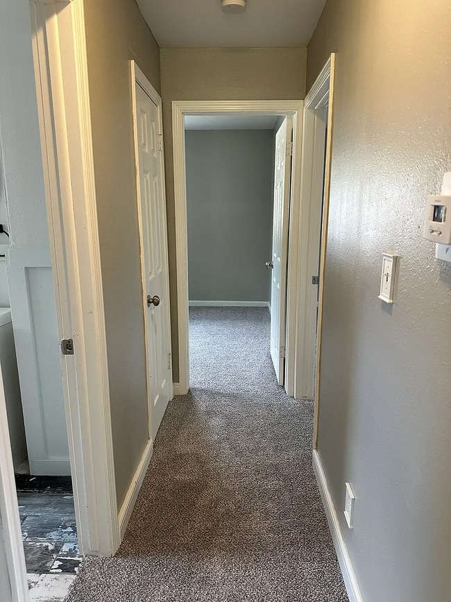 Foto del edificio - 220 W Ridge Rd