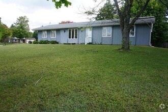 Building Photo - 11 Maple Ct