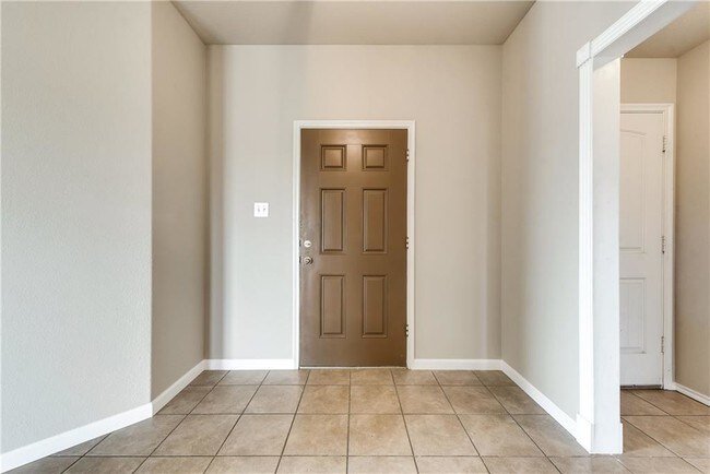 Building Photo - 3221 Taylor Dr