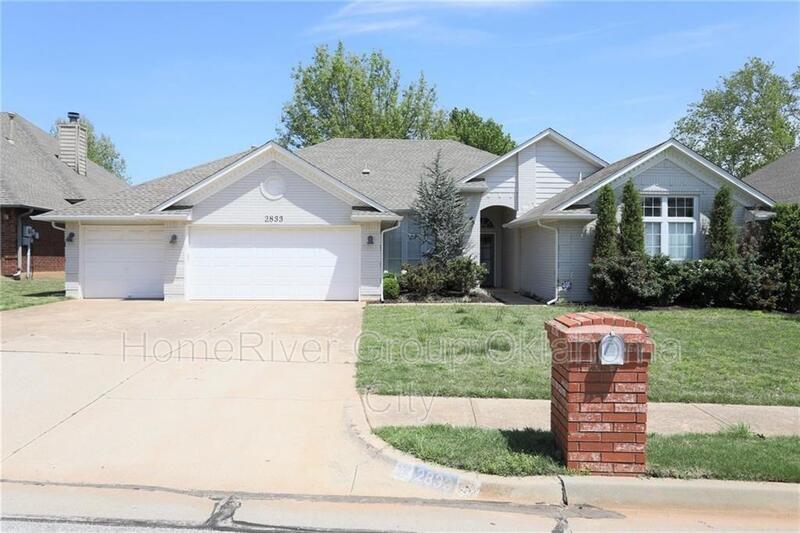 Primary Photo - 2833 W Creek Side Dr