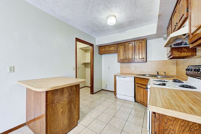 Foto del edificio - 1036 Tall Oaks Dr