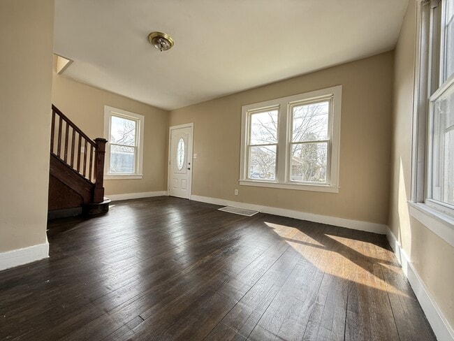 Photo - 1330 W Hillsdale St House